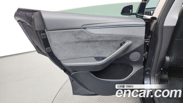 Tesla Model Y 2025 — photo 15