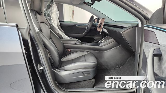 Tesla Model Y 2025 — photo 16