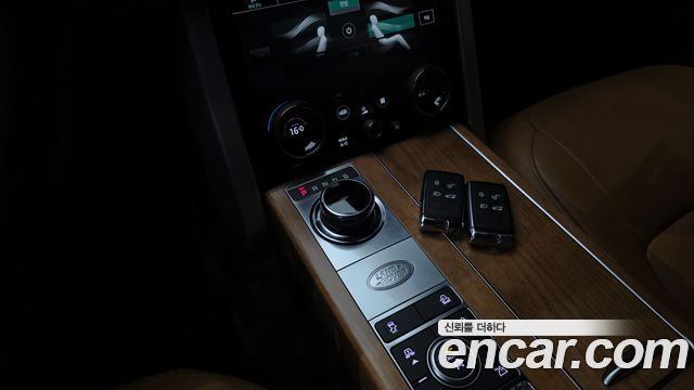 Land Rover Range Rover 2019 — photo 12
