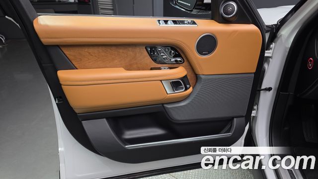 Land Rover Range Rover 2019 — photo 14
