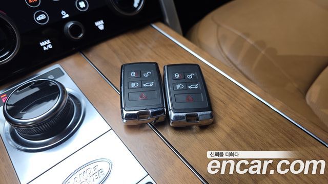 Land Rover Range Rover 2019 — photo 31
