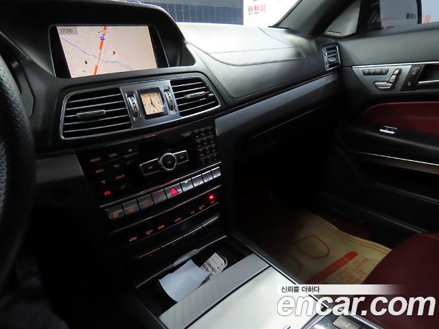 Mercedes-Benz E-Class 2015 — photo 11