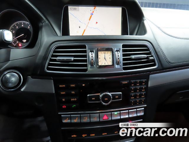 Mercedes-Benz E-Class 2015 — photo 12