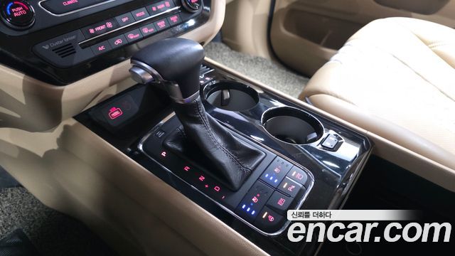 Kia Canival 2017 — photo 12