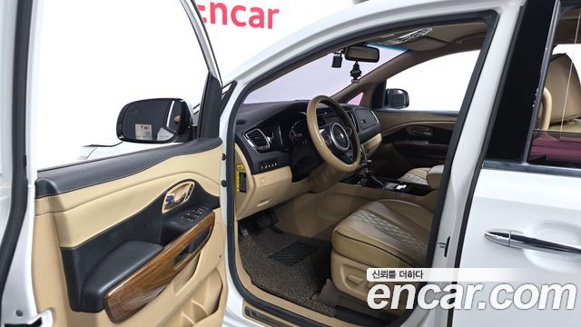 Kia Canival 2017 — photo 13