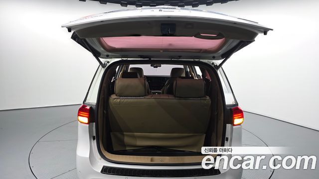 Kia Canival 2017 — photo 26