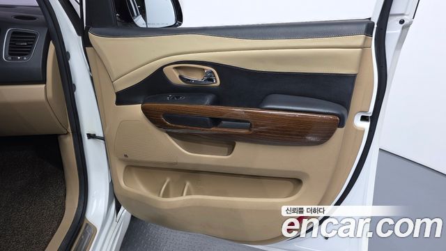 Kia Canival 2017 — photo 14