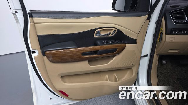 Kia Canival 2017 — photo 15
