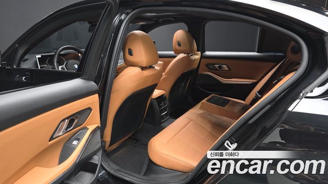 BMW 3-Series 2024 — photo 17