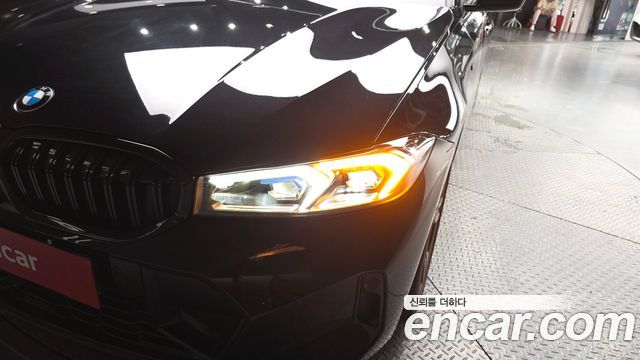 BMW 3-Series 2024 — photo 8