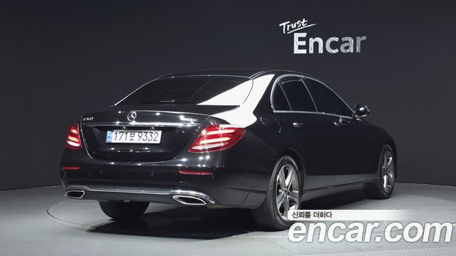 Mercedes-Benz E-Class 2018 — photo 2
