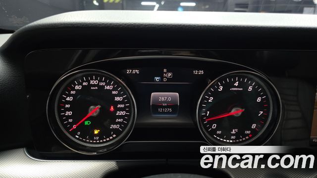 Mercedes-Benz E-Class 2018 — photo 11