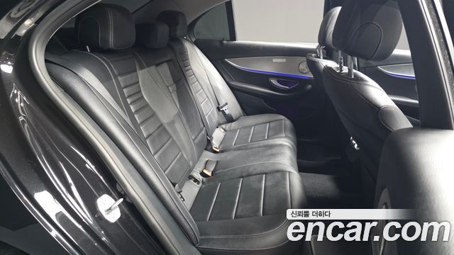 Mercedes-Benz E-Class 2018 — photo 18