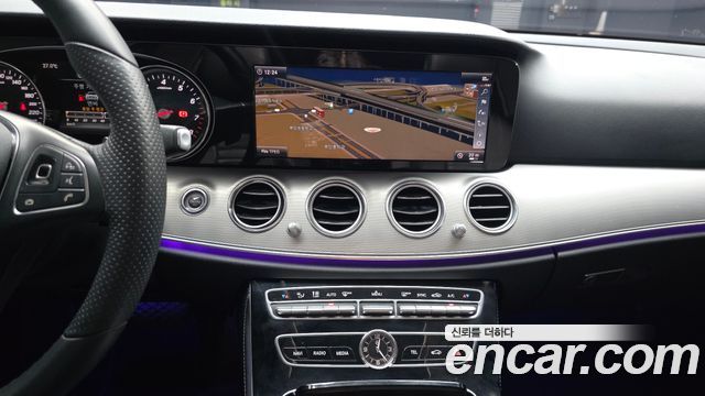 Mercedes-Benz E-Class 2018 — photo 20