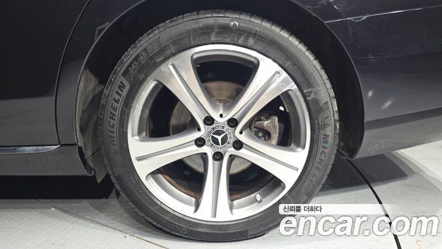 Mercedes-Benz E-Class 2018 — photo 7