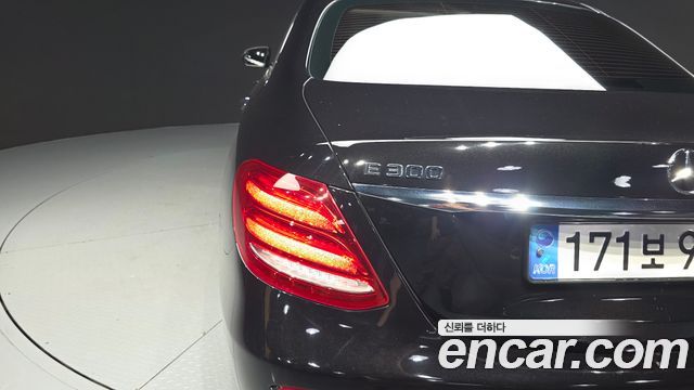 Mercedes-Benz E-Class 2018 — photo 9