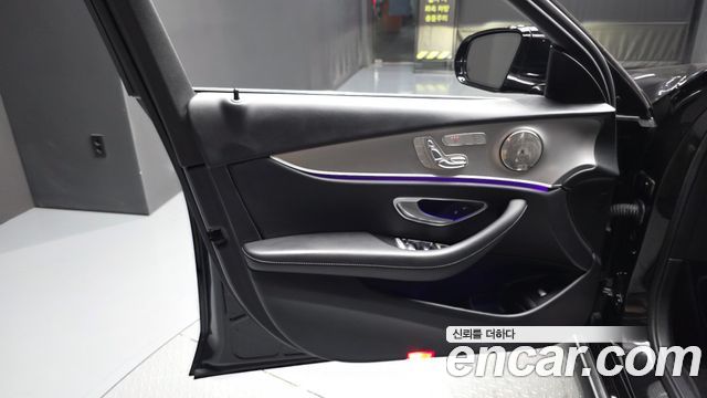 Mercedes-Benz E-Class 2018 — photo 14
