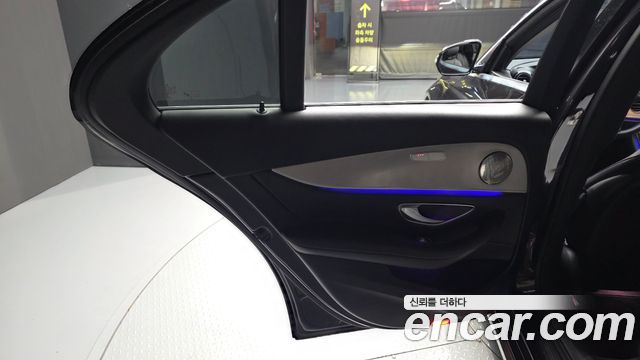 Mercedes-Benz E-Class 2018 — photo 15