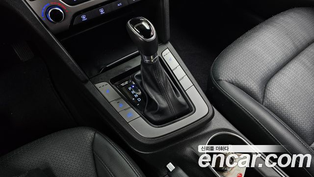 Hyundai AVANTE 2016 — photo 12