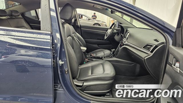 Hyundai AVANTE 2016 — photo 17