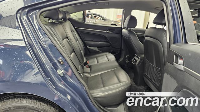 Hyundai AVANTE 2016 — photo 18