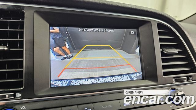 Hyundai AVANTE 2016 — photo 21