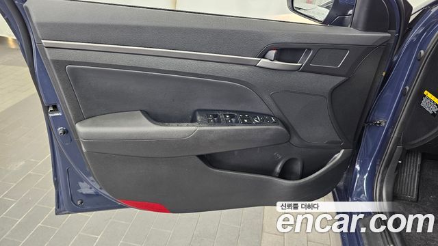 Hyundai AVANTE 2016 — photo 14