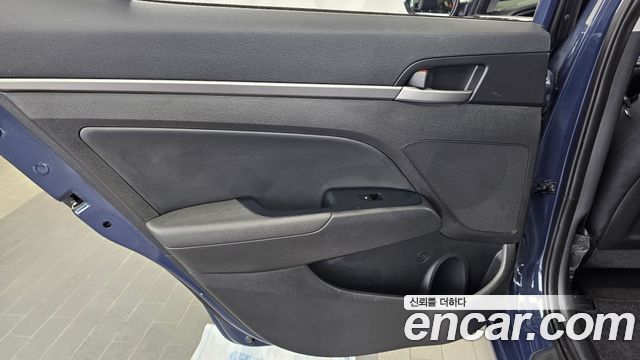 Hyundai AVANTE 2016 — photo 15