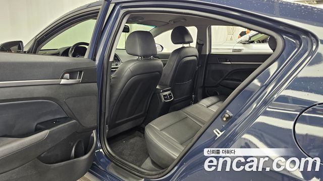Hyundai AVANTE 2016 — photo 16