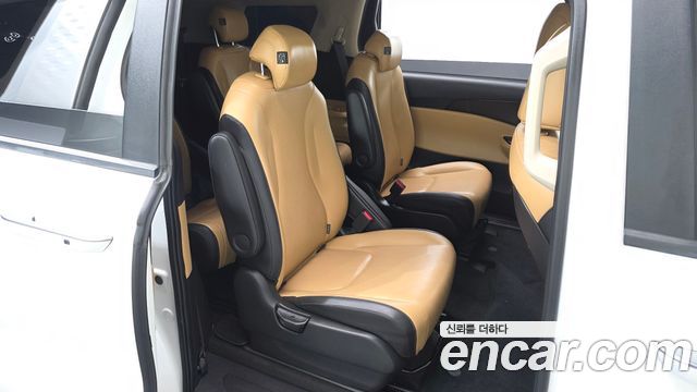 Kia Canival 2023 — photo 11