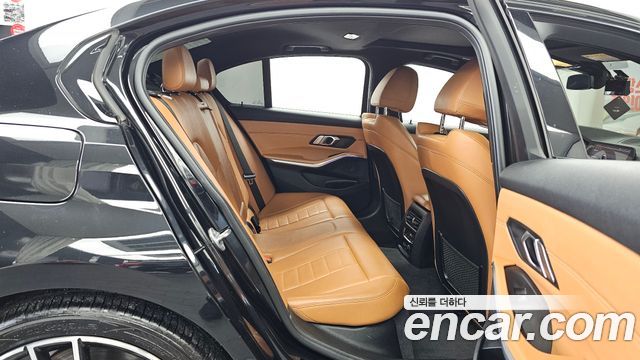 BMW 3-Series 2019 — photo 12