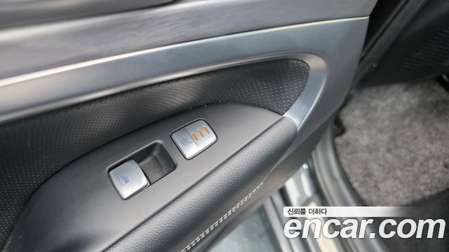 Genesis G70 2018 — photo 17
