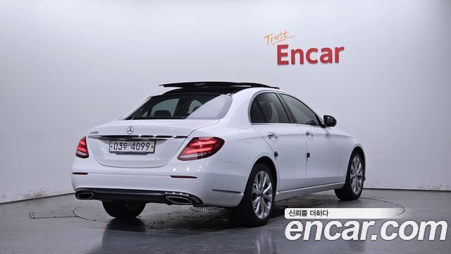 Mercedes-Benz E-Class 2017 — photo 2