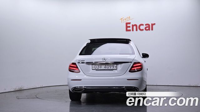 Mercedes-Benz E-Class 2017 — photo 4