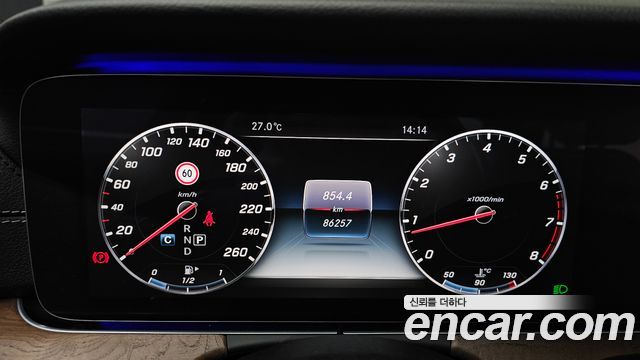 Mercedes-Benz E-Class 2017 — photo 8