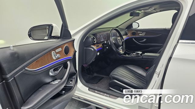 Mercedes-Benz E-Class 2017 — photo 10
