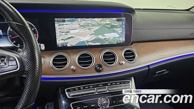 Mercedes-Benz E-Class 2017 — photo 14