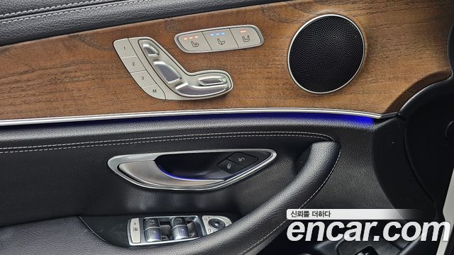 Mercedes-Benz E-Class 2017 — photo 17
