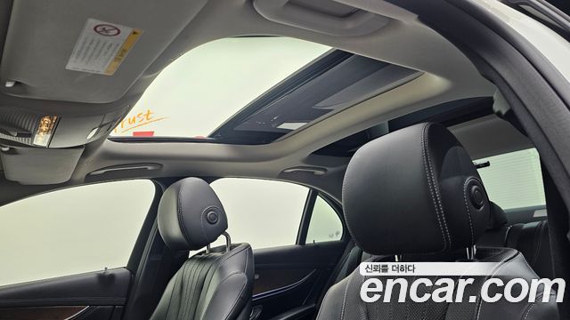 Mercedes-Benz E-Class 2017 — photo 19