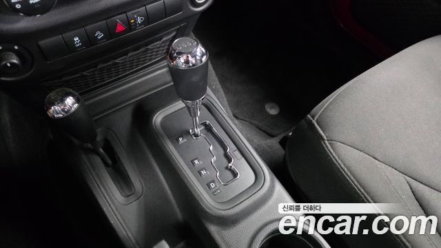 Jeep Wrangler 2017 — photo 12