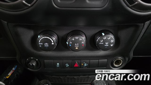 Jeep Wrangler 2017 — photo 24