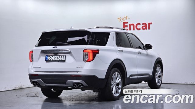 Ford Explorer 2022 — photo 2