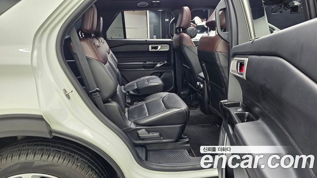 Ford Explorer 2022 — photo 18