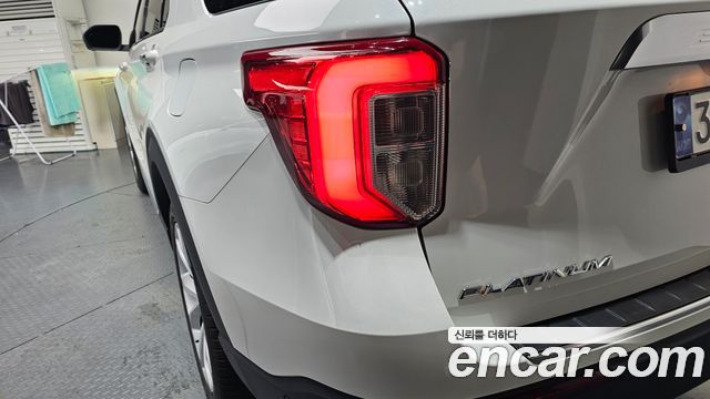 Ford Explorer 2022 — photo 9