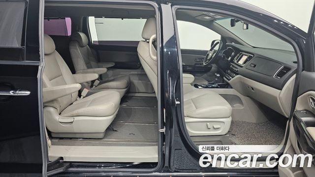 Kia Canival 2019 — photo 11