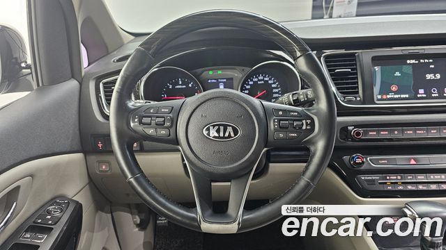 Kia Canival 2019 — photo 14