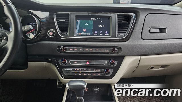 Kia Canival 2019 — photo 15