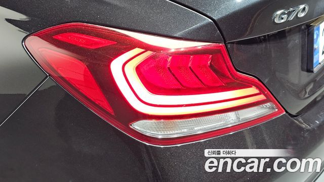 Genesis G70 2018 — photo 9
