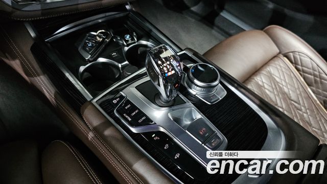 BMW 7-Series 2020 — photo 12