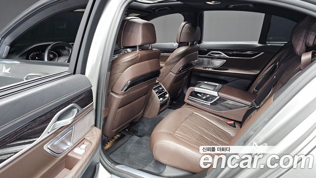BMW 7-Series 2020 — photo 17